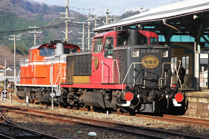 嵯峨野観光鉄道のDE10形が後藤工場へ入場
